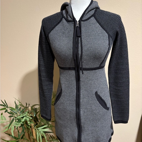 Title Nine Improv Hoodie Sweater Tunic - Picture 1 of 6